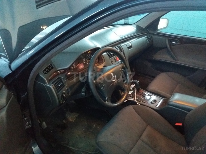 Mercedes E 240 2001, 201,000 km - 2.6 l - Bakı