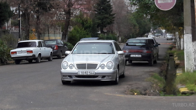 Mercedes E 240 2000, 307,000 km - 2.4 л - Lənkəran