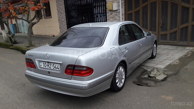 Mercedes E 240 2000, 307,000 km - 2.4 л - Lənkəran