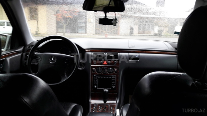 Mercedes E 240 2000, 307,000 km - 2.4 л - Lənkəran