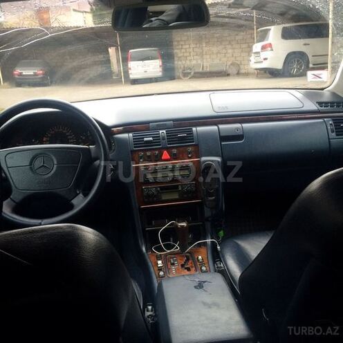 Mercedes E 300 1998, 300,000 km - 3.0 l - Bakı