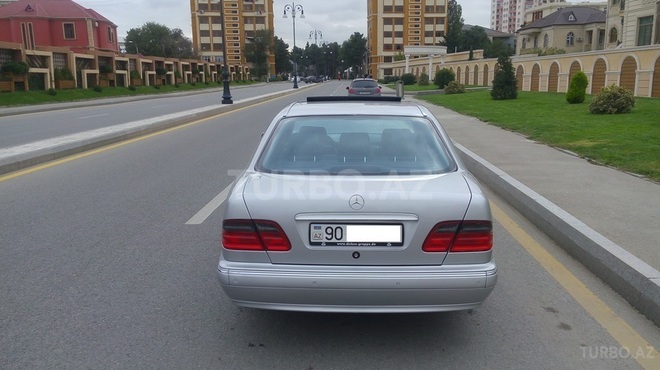 Mercedes E 240 2000, 180,000 km - 2.4 л - Bakı