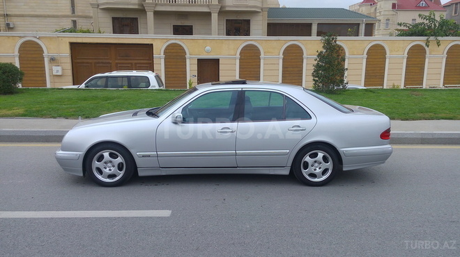 Mercedes E 240 2000, 180,000 km - 2.4 л - Bakı