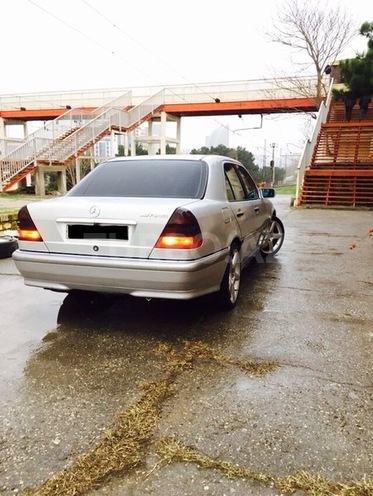 Mercedes C 220 2000, 385,000 km - 2.2 l - Bakı