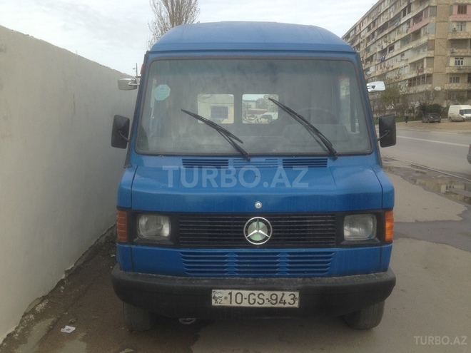 Mercedes 208 D 1988, 530,000 km - 2.3 л - Bakı