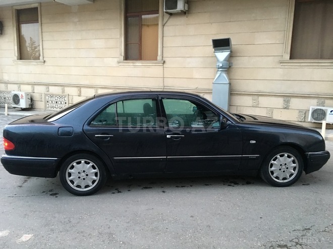 Mercedes E 230 1997, 265,000 km - 2.3 l - Bakı