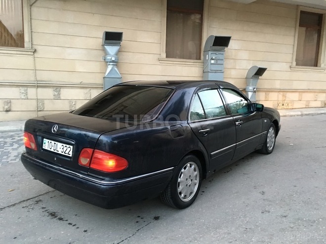 Mercedes E 230 1997, 265,000 km - 2.3 l - Bakı