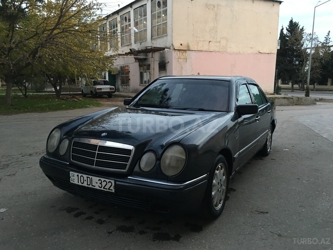 Mercedes E 230 1997, 265,000 km - 2.3 l - Bakı