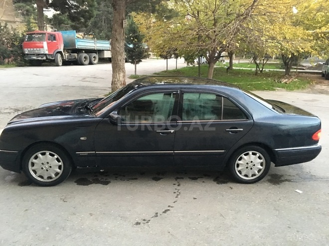 Mercedes E 230 1997, 265,000 km - 2.3 l - Bakı
