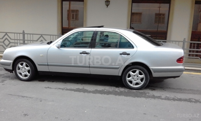 Mercedes E 220 1998, 380,000 km - 2.2 l - Sumqayıt