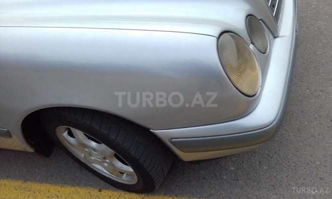 Mercedes E 220 1998, 380,000 km - 2.2 l - Sumqayıt