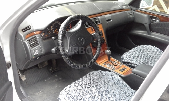 Mercedes E 220 1998, 380,000 km - 2.2 l - Sumqayıt
