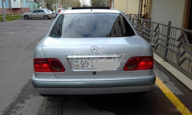 Mercedes E 220 1998, 380,000 km - 2.2 l - Sumqayıt