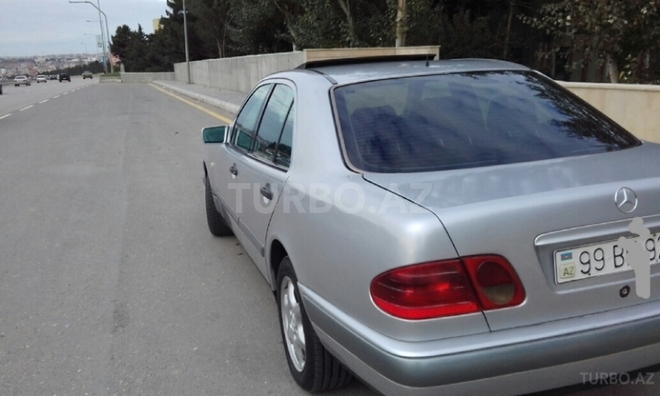 Mercedes E 220 1998, 380,000 km - 2.2 l - Sumqayıt
