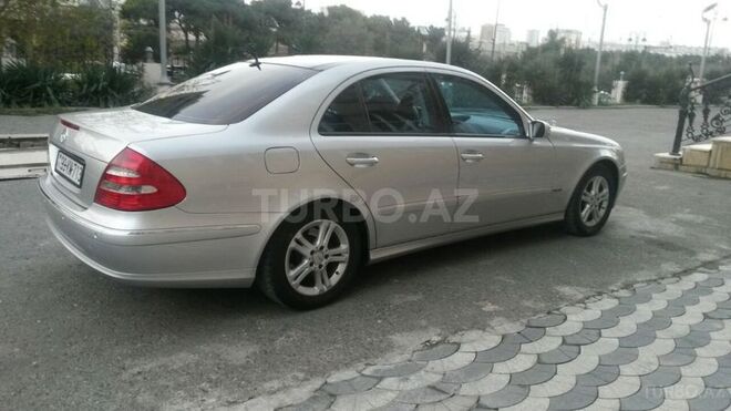 Mercedes E 240 2002, 261,000 km - 2.6 l - Bakı
