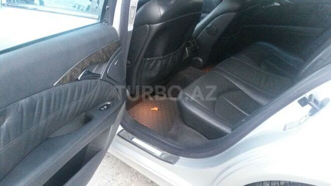 Mercedes E 240 2002, 261,000 km - 2.6 l - Bakı