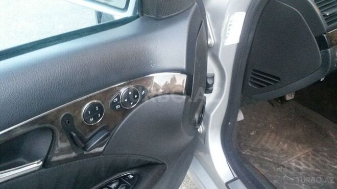 Mercedes E 240 2002, 261,000 km - 2.6 l - Bakı