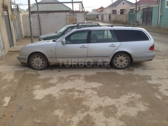 Mercedes E 230 1999, 210,000 km - 2.3 l - Bakı