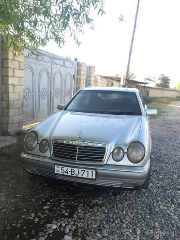 Mercedes E 220 1996, 360,000 km - 2.2 l - Sabirabad