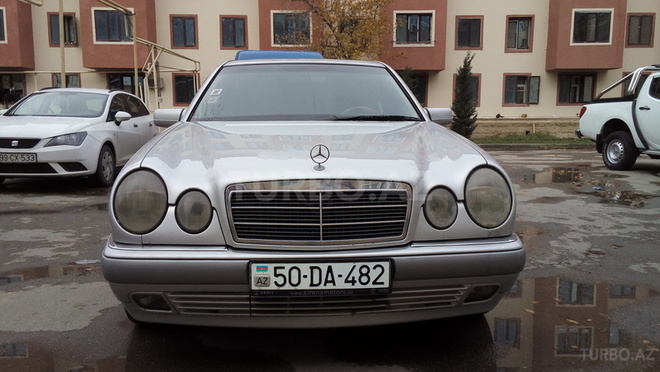 Mercedes E 220 1999, 220,000 km - 2.2 l - Sumqayıt