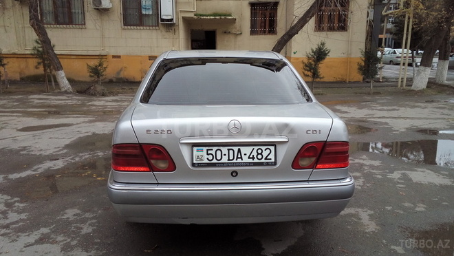 Mercedes E 220 1999, 220,000 km - 2.2 l - Sumqayıt