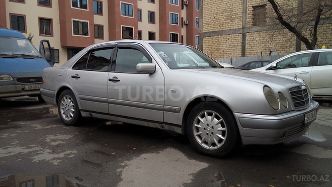 Mercedes E 220 1999, 220,000 km - 2.2 l - Sumqayıt