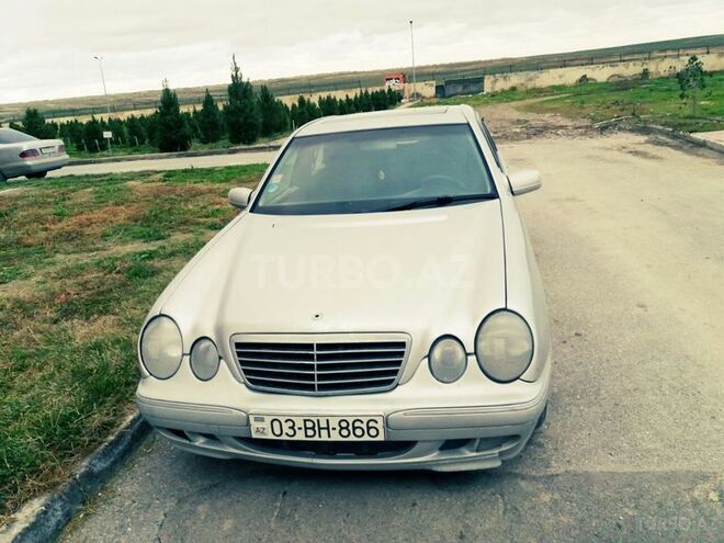 Mercedes E 220 2001, 270,000 km - 2.2 l - Bakı