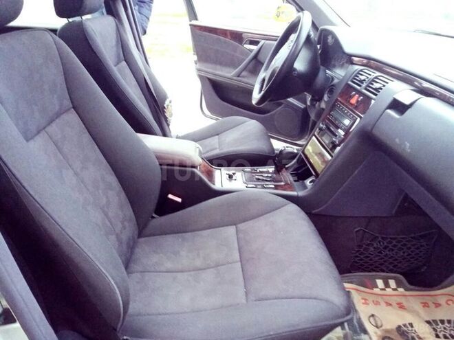 Mercedes E 220 2001, 270,000 km - 2.2 l - Bakı