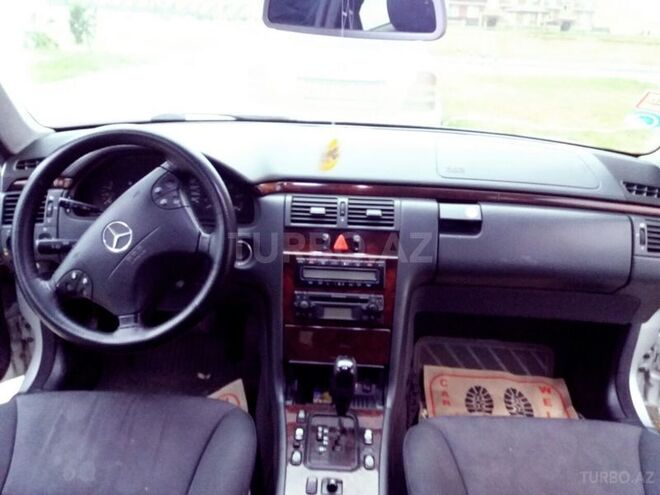 Mercedes E 220 2001, 270,000 km - 2.2 l - Bakı