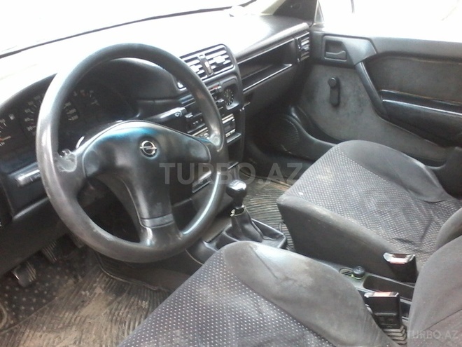 Opel Vectra 1993, 186,000 km - 1.6 l - Sumqayıt