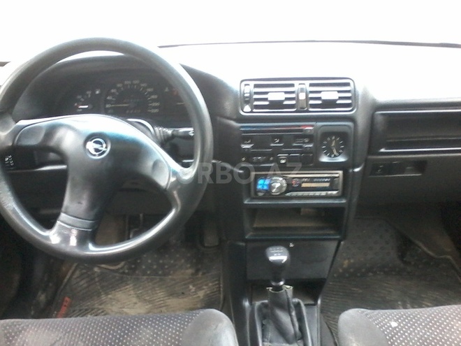 Opel Vectra 1993, 186,000 km - 1.6 l - Sumqayıt