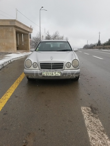 Mercedes E 220 1999, 295,000 km - 2.2 l - Şamaxı