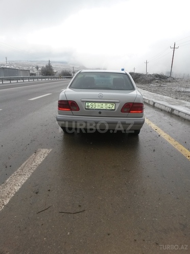 Mercedes E 220 1999, 295,000 km - 2.2 l - Şamaxı