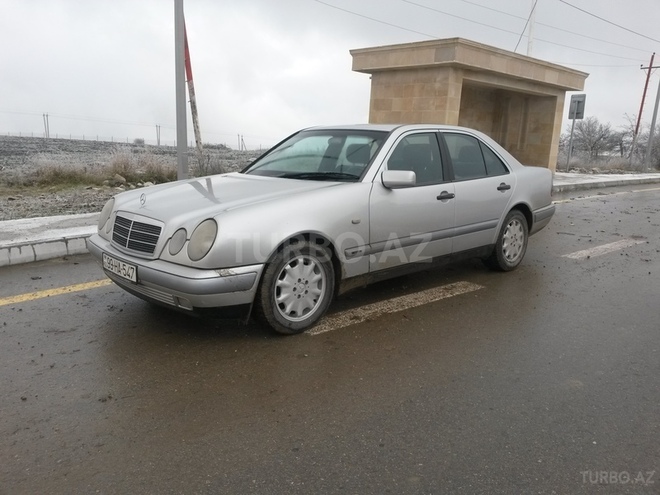 Mercedes E 220 1999, 295,000 km - 2.2 l - Şamaxı
