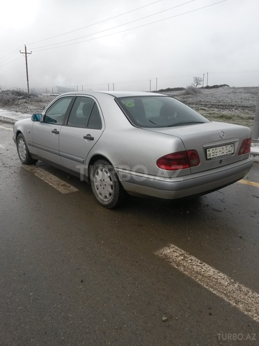 Mercedes E 220 1999, 295,000 km - 2.2 l - Şamaxı