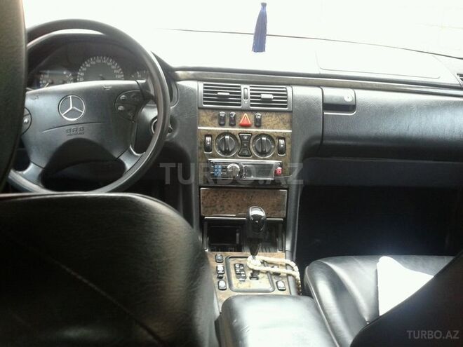 Mercedes E 220 2000, 253,000 km - 2.2 l - Bakı
