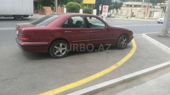 Mercedes E 220 1999, 412,460 km - 2.2 l - Sumqayıt