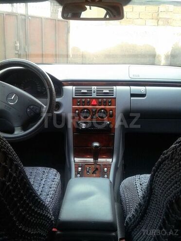 Mercedes E 220 1999, 412,460 km - 2.2 l - Sumqayıt
