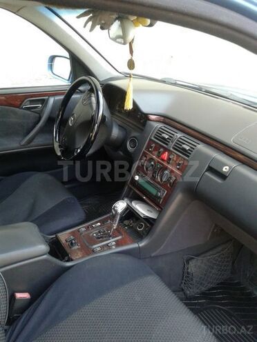 Mercedes E 220 2000, 300,000 km - 2.2 l - Bakı