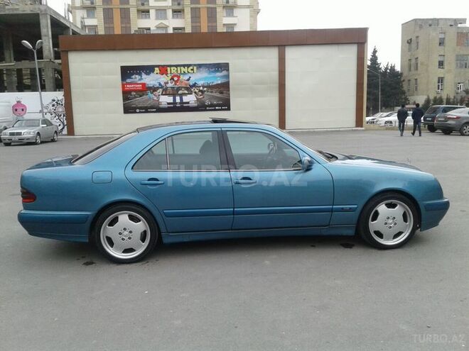 Mercedes E 220 2000, 300,000 km - 2.2 l - Bakı