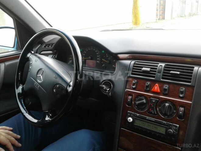 Mercedes E 220 2000, 300,000 km - 2.2 l - Bakı