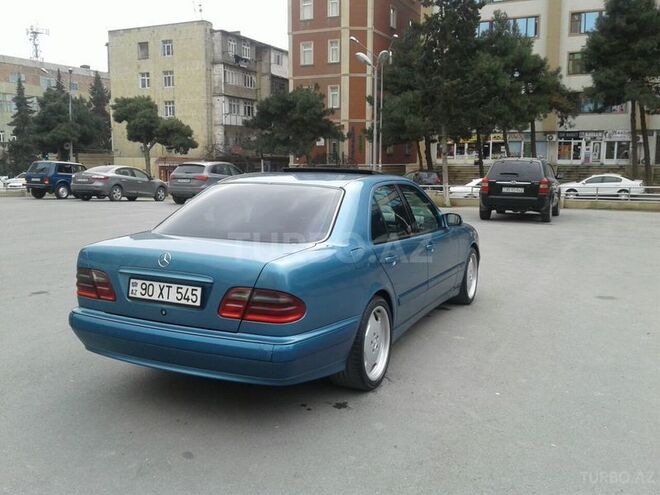 Mercedes E 220 2000, 300,000 km - 2.2 l - Bakı