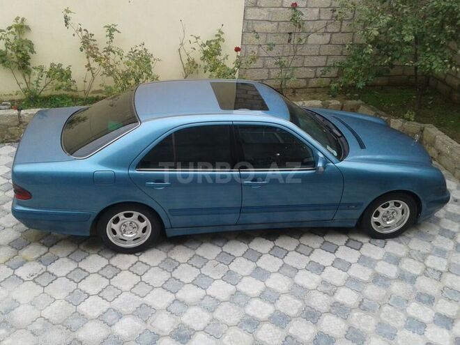 Mercedes E 220 2000, 300,000 km - 2.2 l - Bakı