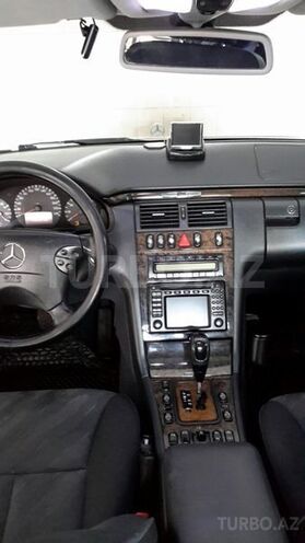 Mercedes E 240 2000, 235,000 km - 2.6 l - Bakı
