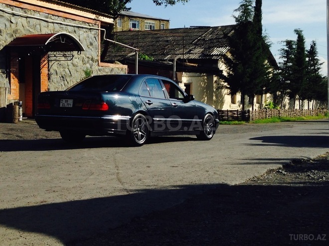 Mercedes E 320 2000, 255,000 km - 3.2 l - Zaqatala