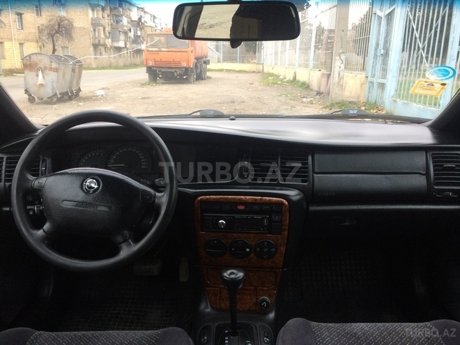 Opel Vectra 1997, 211,000 km - 2.0 l - Gəncə