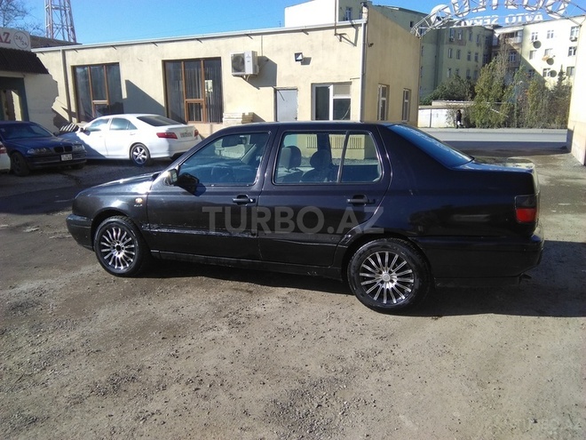 Volkswagen Vento 1997, 290,030 km - 2.0 l - Sumqayıt