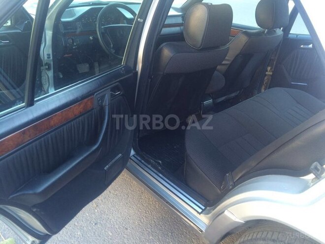 Mercedes E 250 1992, 251,041 km - 2.5 l - Bakı