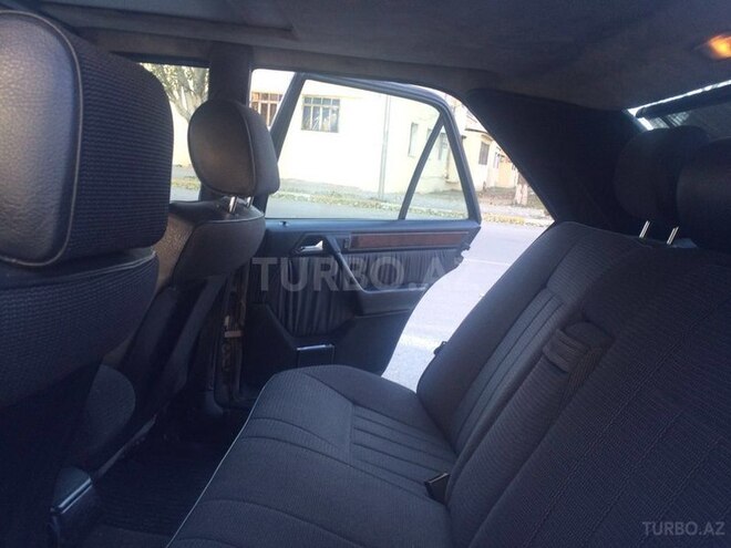 Mercedes E 250 1992, 251,041 km - 2.5 l - Bakı