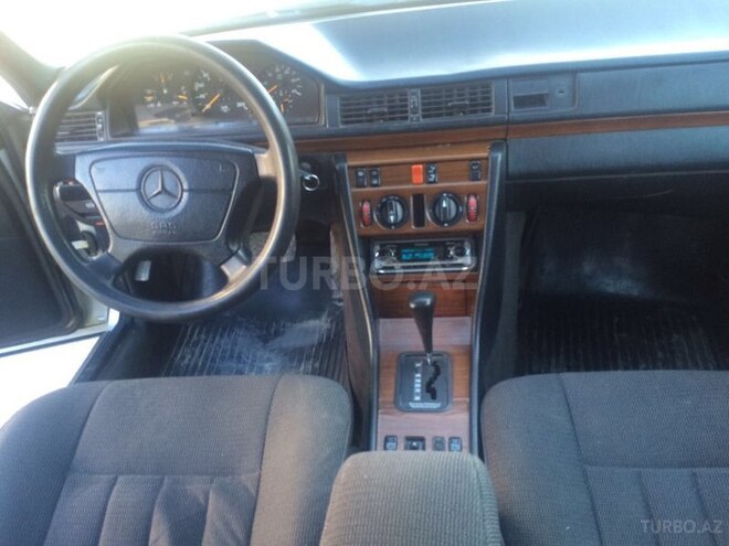 Mercedes E 250 1992, 251,041 km - 2.5 l - Bakı